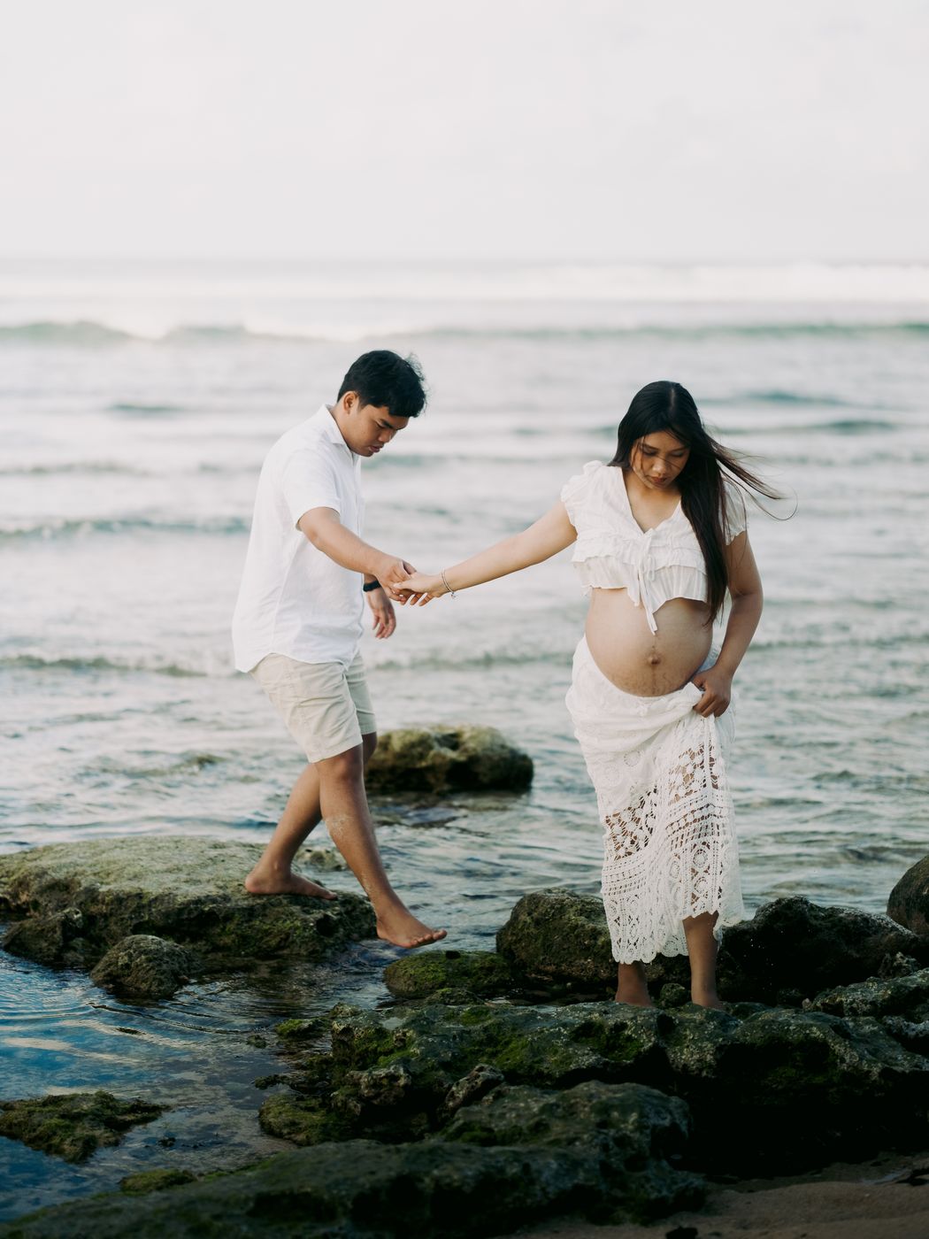 Beach maternity session of Teja and Desy in Bali by Kadek Aris