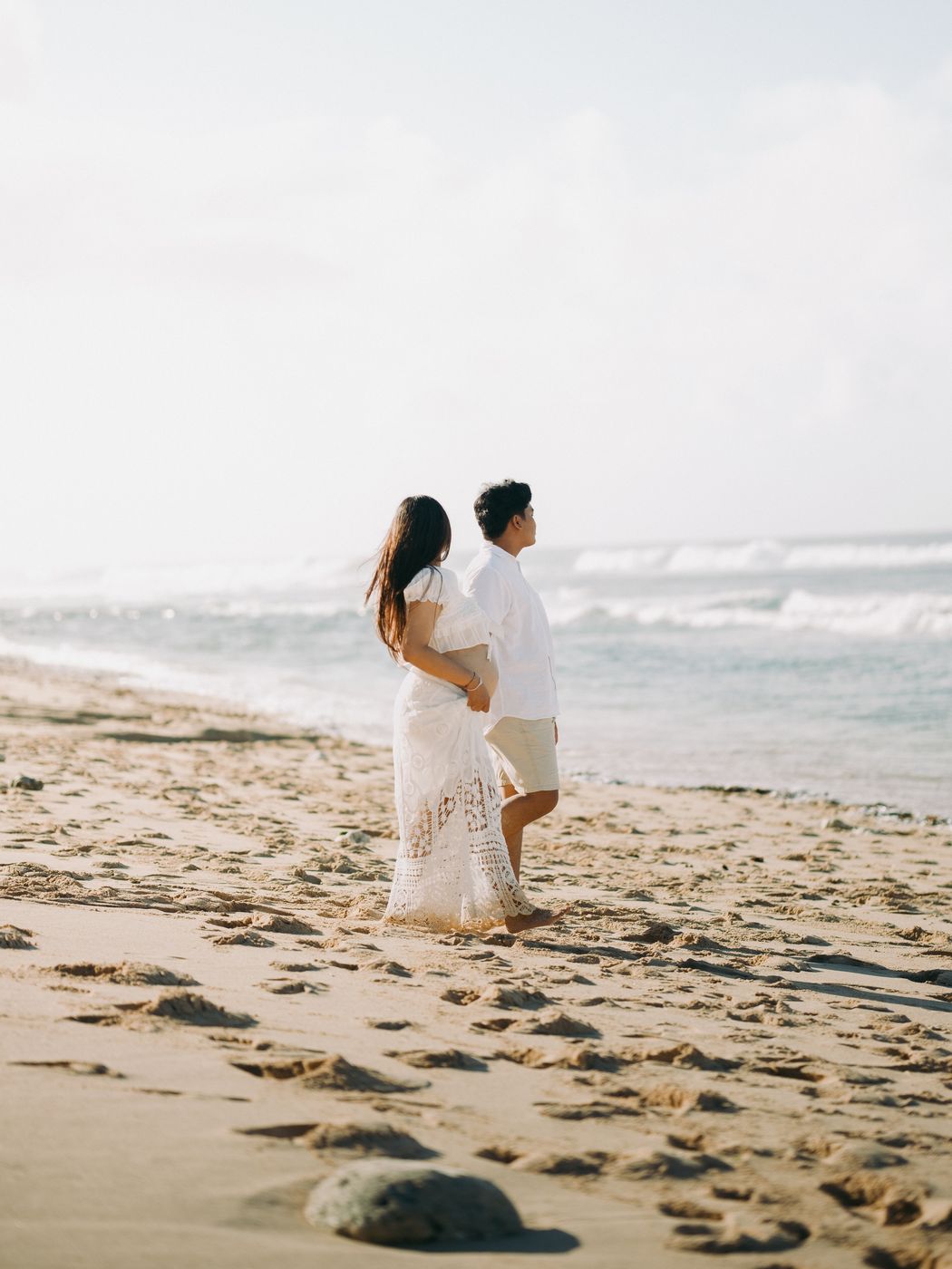 Beach maternity session of Teja and Desy in Bali by Kadek Aris